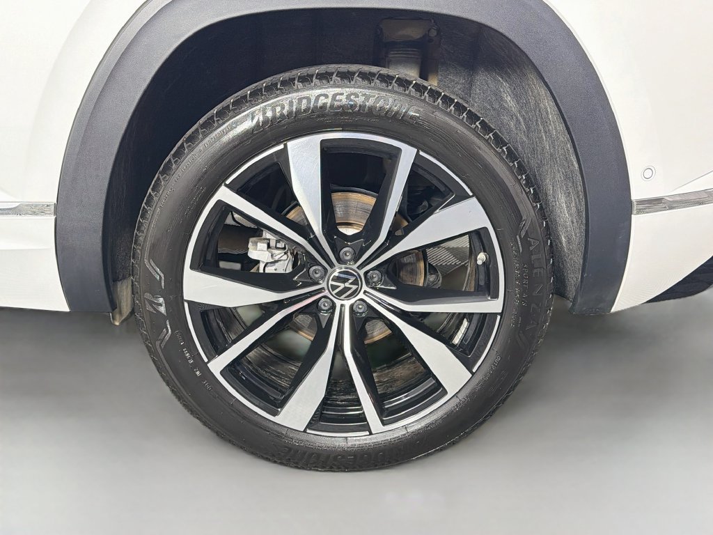 Used 2026 Volkswagen Atlas Cross Sport SEL Premium R-Line AWD/4WD image 33