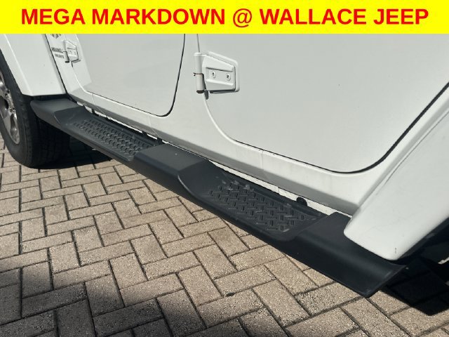 Used 2017 Jeep Wrangler Unlimited Sahara w/ Connectivity Group AWD/4WD image 8