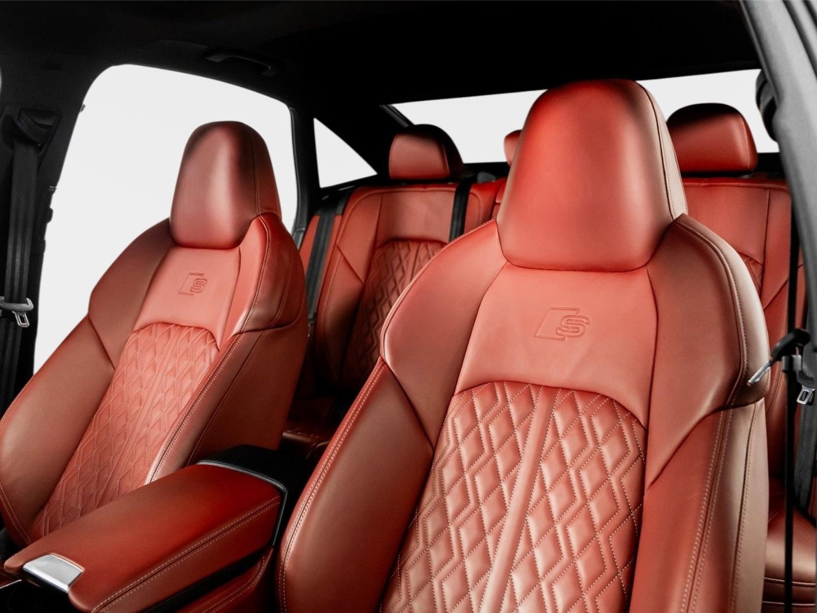 Used 2023 Audi S6 Prestige w/ Prestige Package image 3