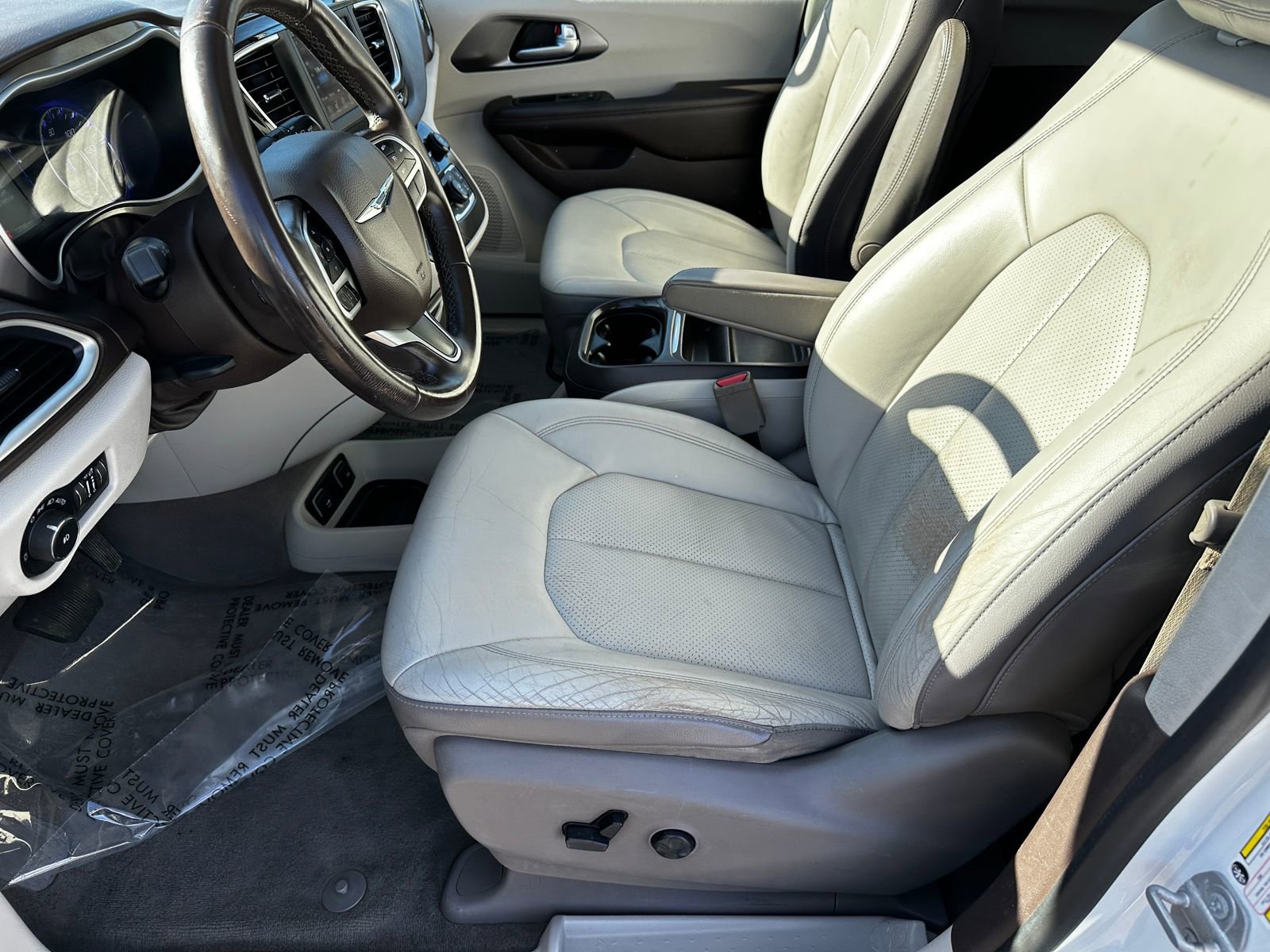 Used 2018 Chrysler Pacifica Touring-L image 9