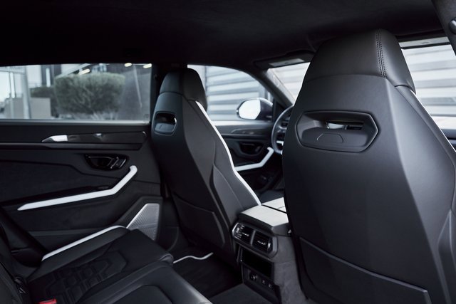 Used 2025 Lamborghini Urus SE image 40