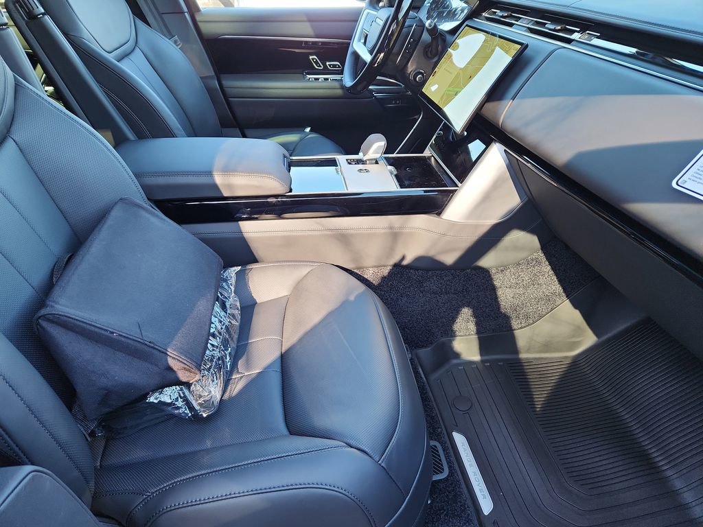 New 2026 Land Rover Range Rover SE image 3