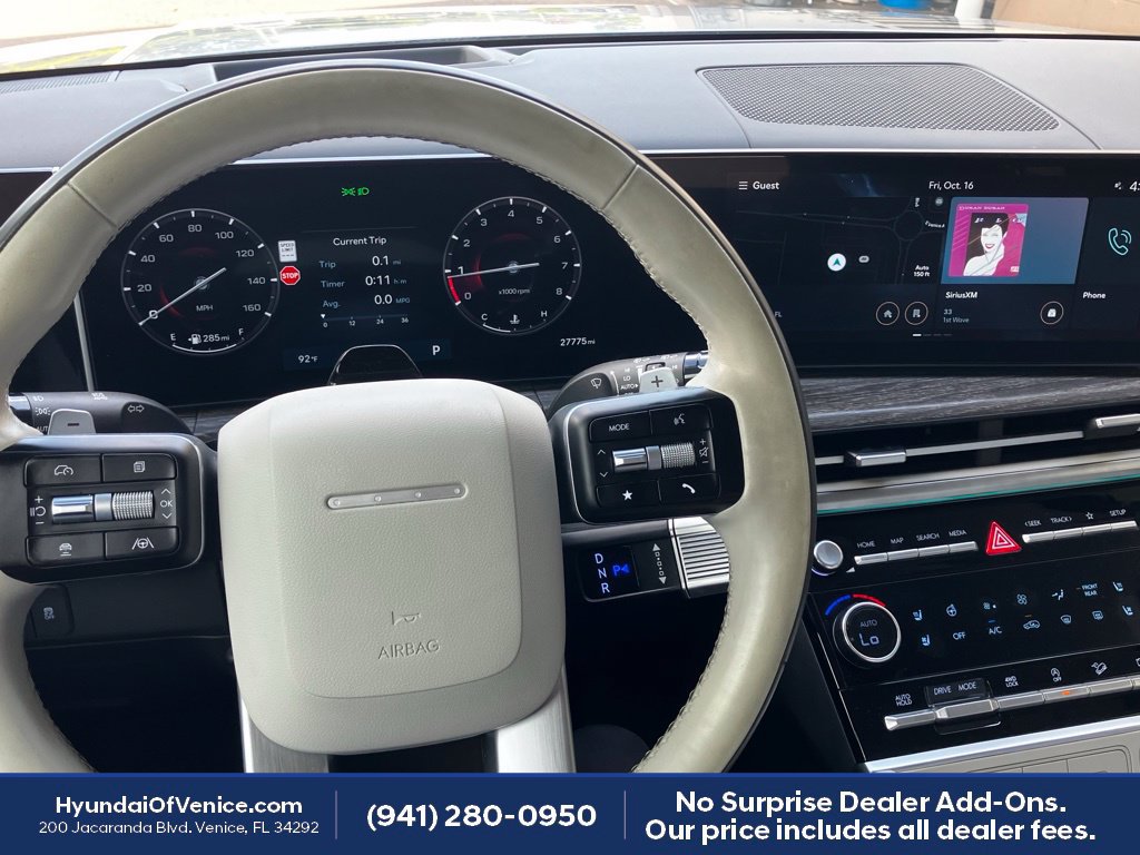 Used 2025 Hyundai Santa Fe Calligraphy AWD/4WD image 3