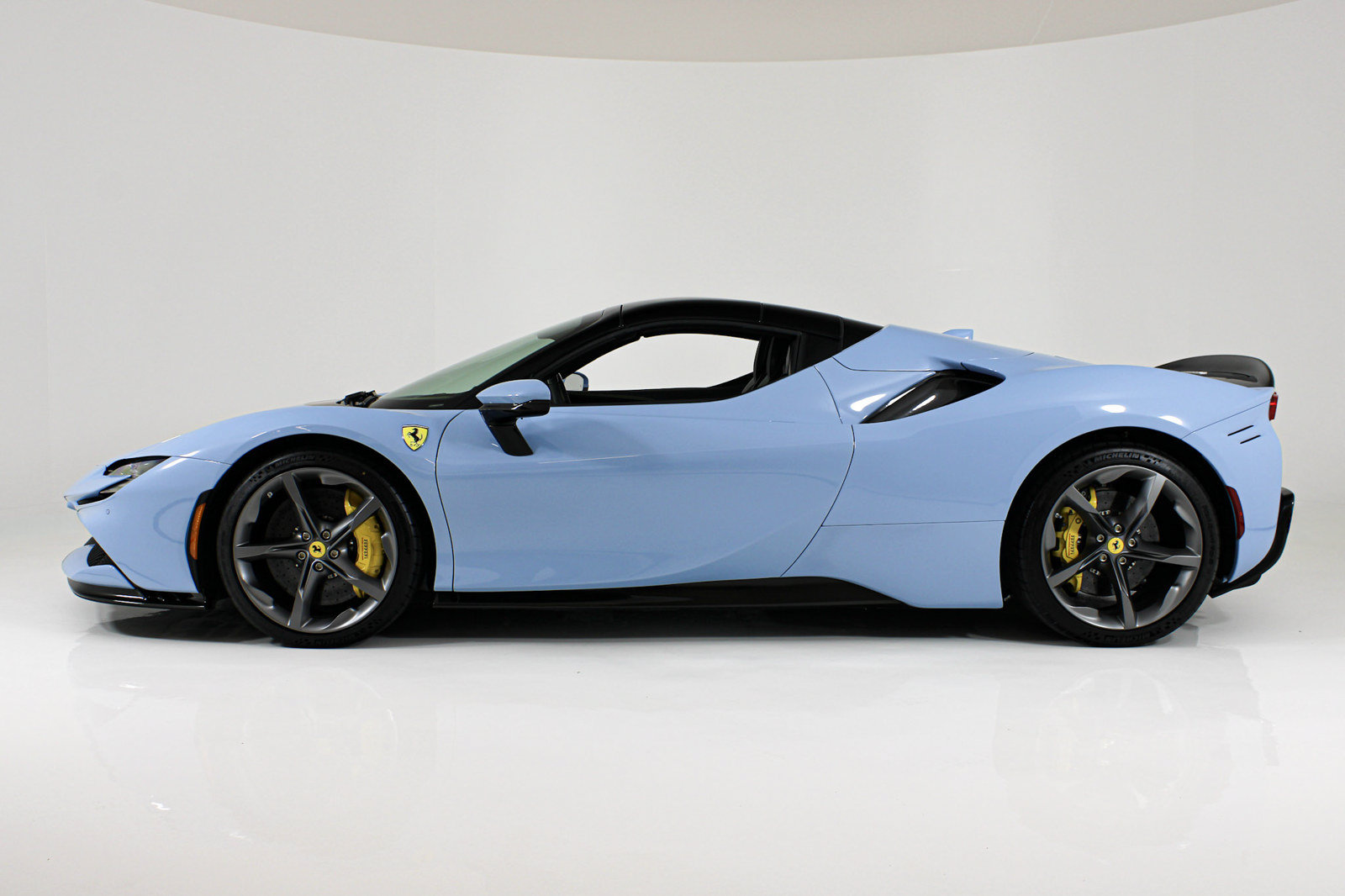 Certified 2024 Ferrari SF90 Spider AWD/4WD image 7