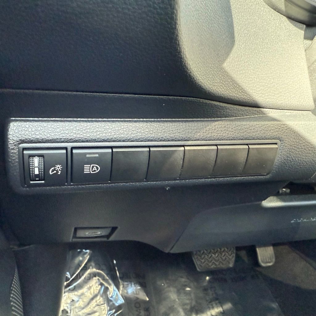 Used 2025 Toyota Corolla LE image 21
