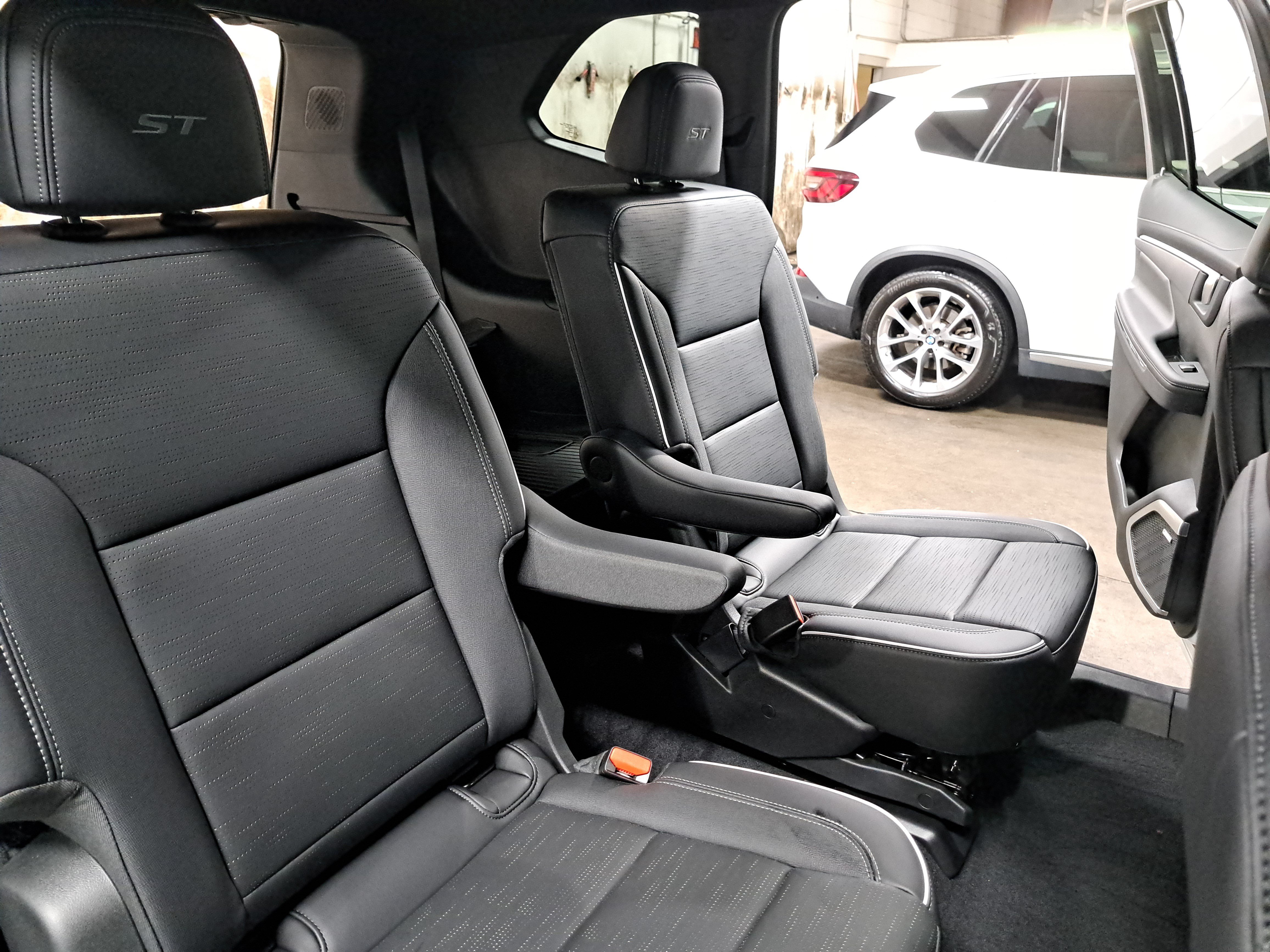 Used 2026 Buick Enclave Sport Touring w/ Power Package FWD image 12