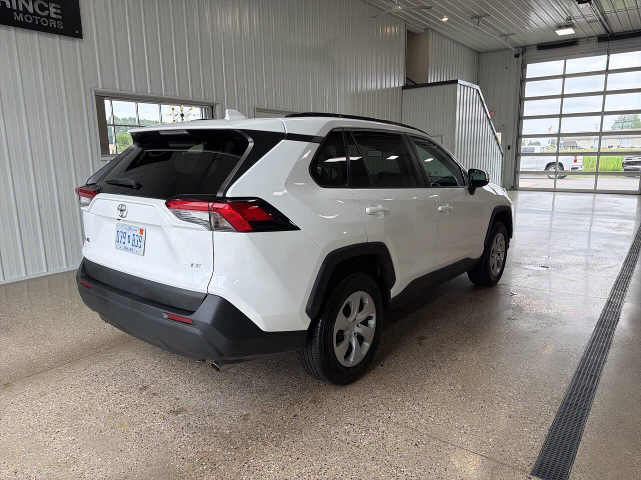 Used 2021 Toyota RAV4 LE FWD image 4