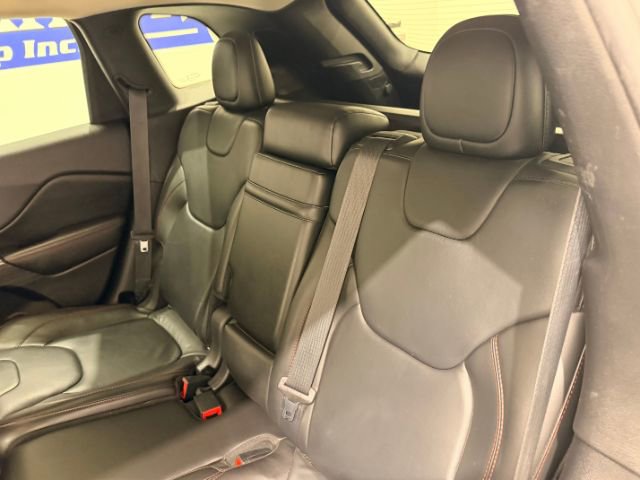 Used 2015 Jeep Cherokee Trailhawk w/ Comfort/Convenience Group image 47