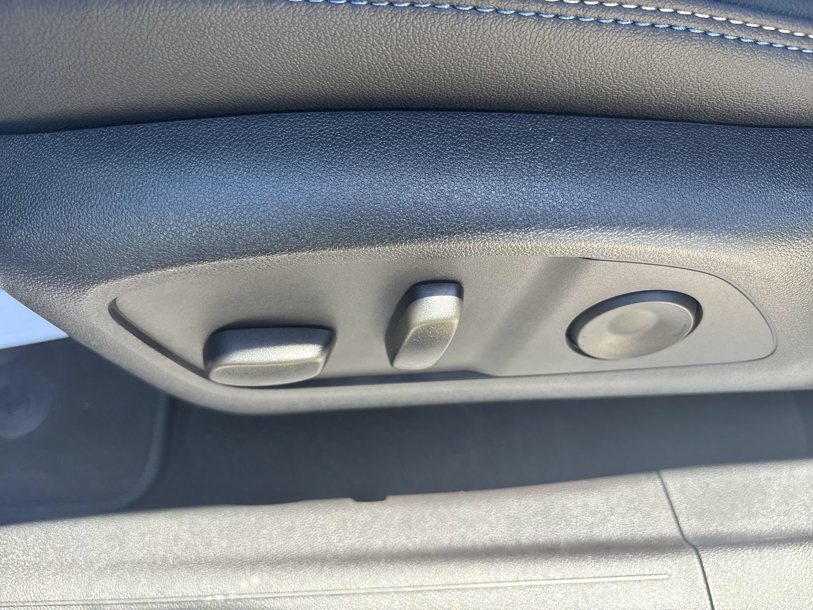 Used 2025 Chevrolet Equinox EV LT FWD image 15