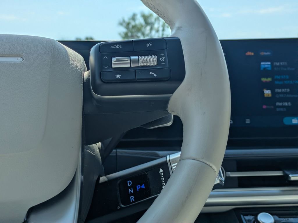 Used 2025 Hyundai Santa Fe SEL AWD/4WD image 23