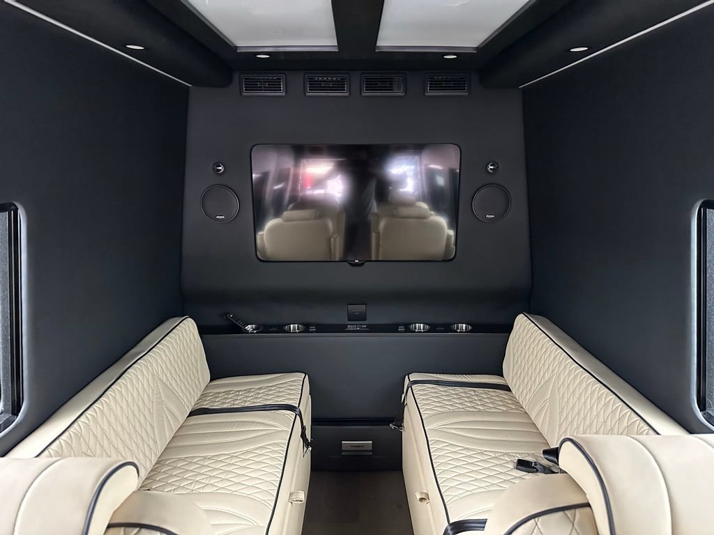 Used 2023 Mercedes-Benz Sprinter 3500 image 18