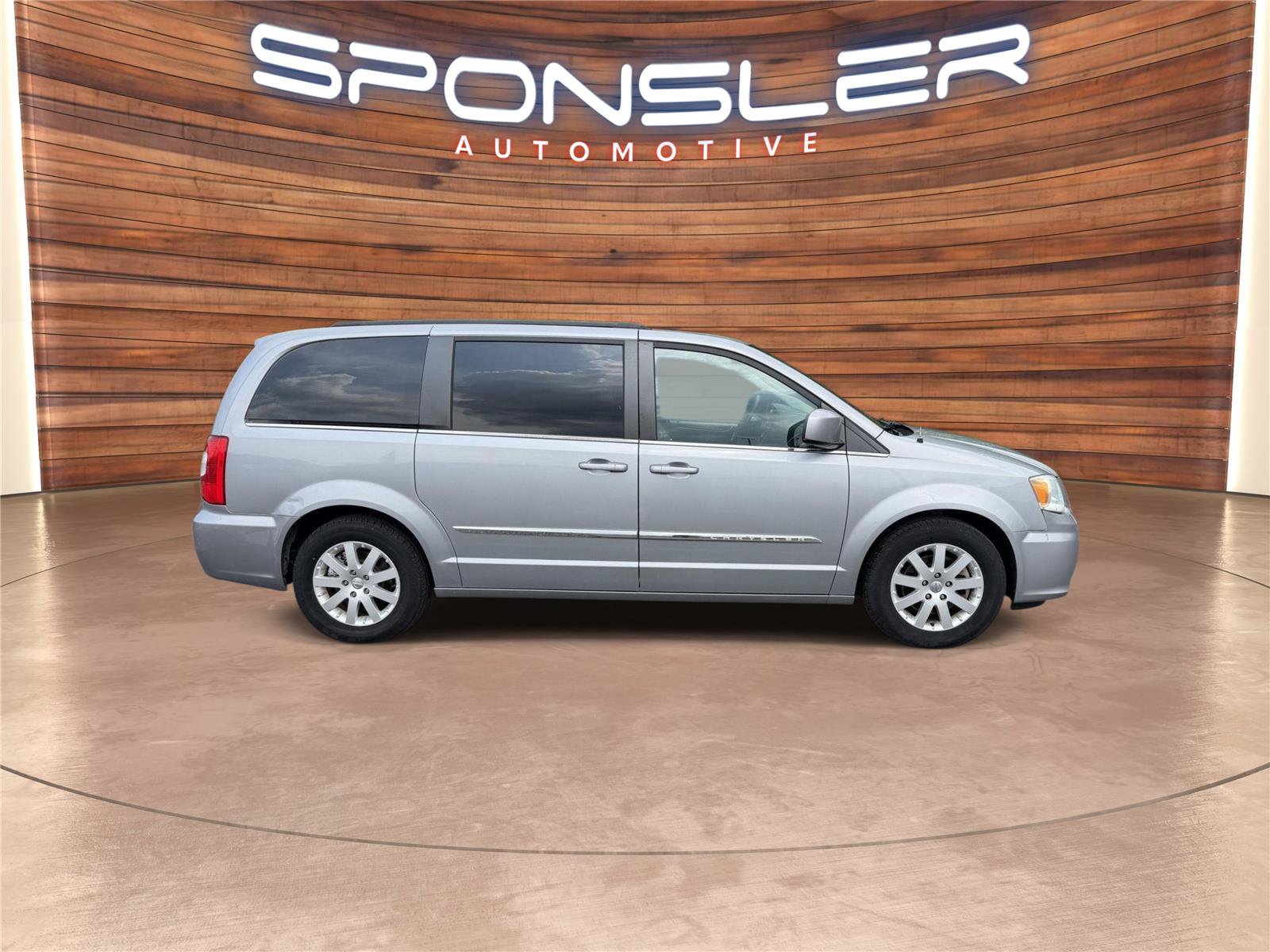 Used 2015 Chrysler Town & Country Touring FWD image 7