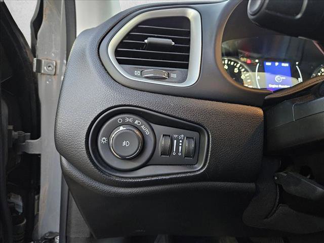 Used 2020 Jeep Renegade Latitude image 11