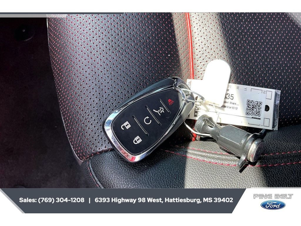 Used 2021 Chevrolet Blazer RS w/ Enhanced Convenience Package FWD image 9