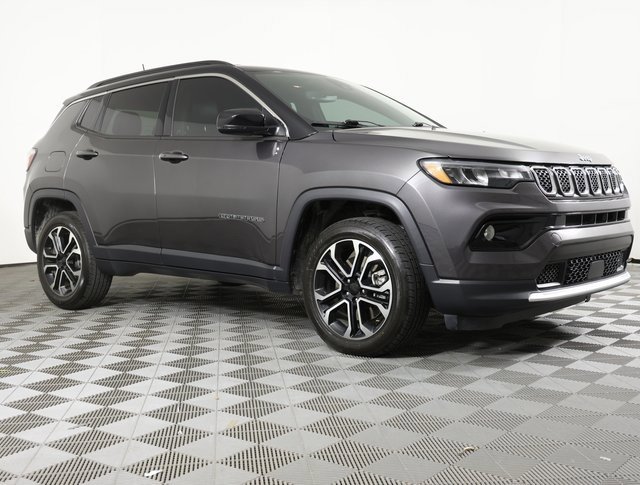 Used 2024 Jeep Compass Limited image 3