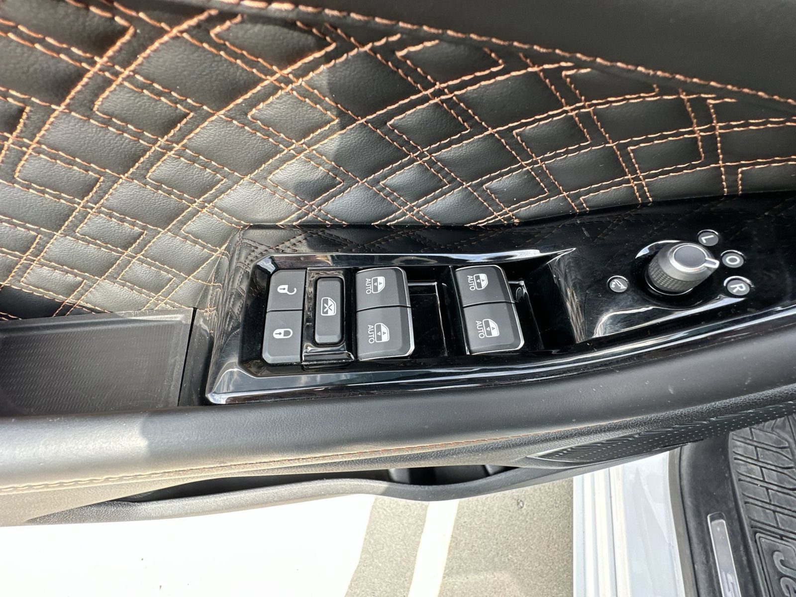 Used 2023 Jeep Grand Cherokee Summit AWD/4WD image 24