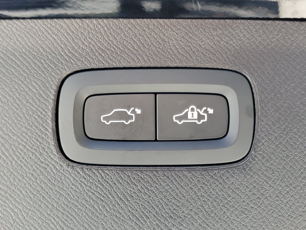 Certified 2024 Volvo XC90 B5 Plus w/ Protection Package Premier AWD/4WD image 9