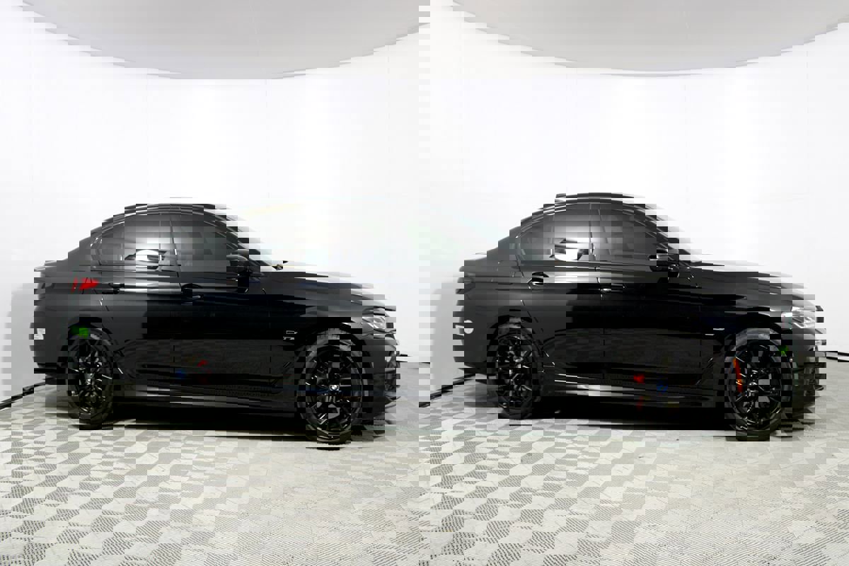 Used 2023 BMW 530e 530e w/ M Sport Package image 19