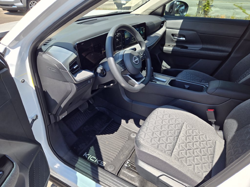 New 2027 Nissan Kicks SV w/ Cold Weather Package FWD image 12