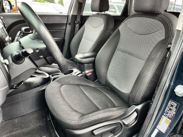 Used 2017 Kia Soul + FWD image 22