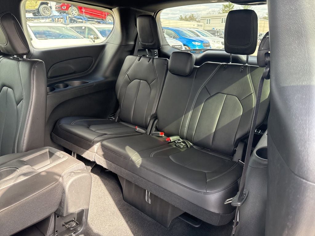 New 2026 Chrysler Pacifica Select FWD image 21
