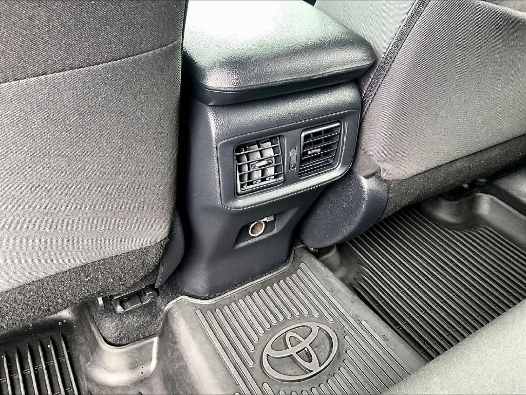 Used 2025 Toyota RAV4 LE AWD/4WD image 28