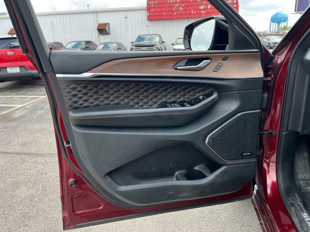 Used 2022 Jeep Grand Cherokee Summit AWD/4WD image 19