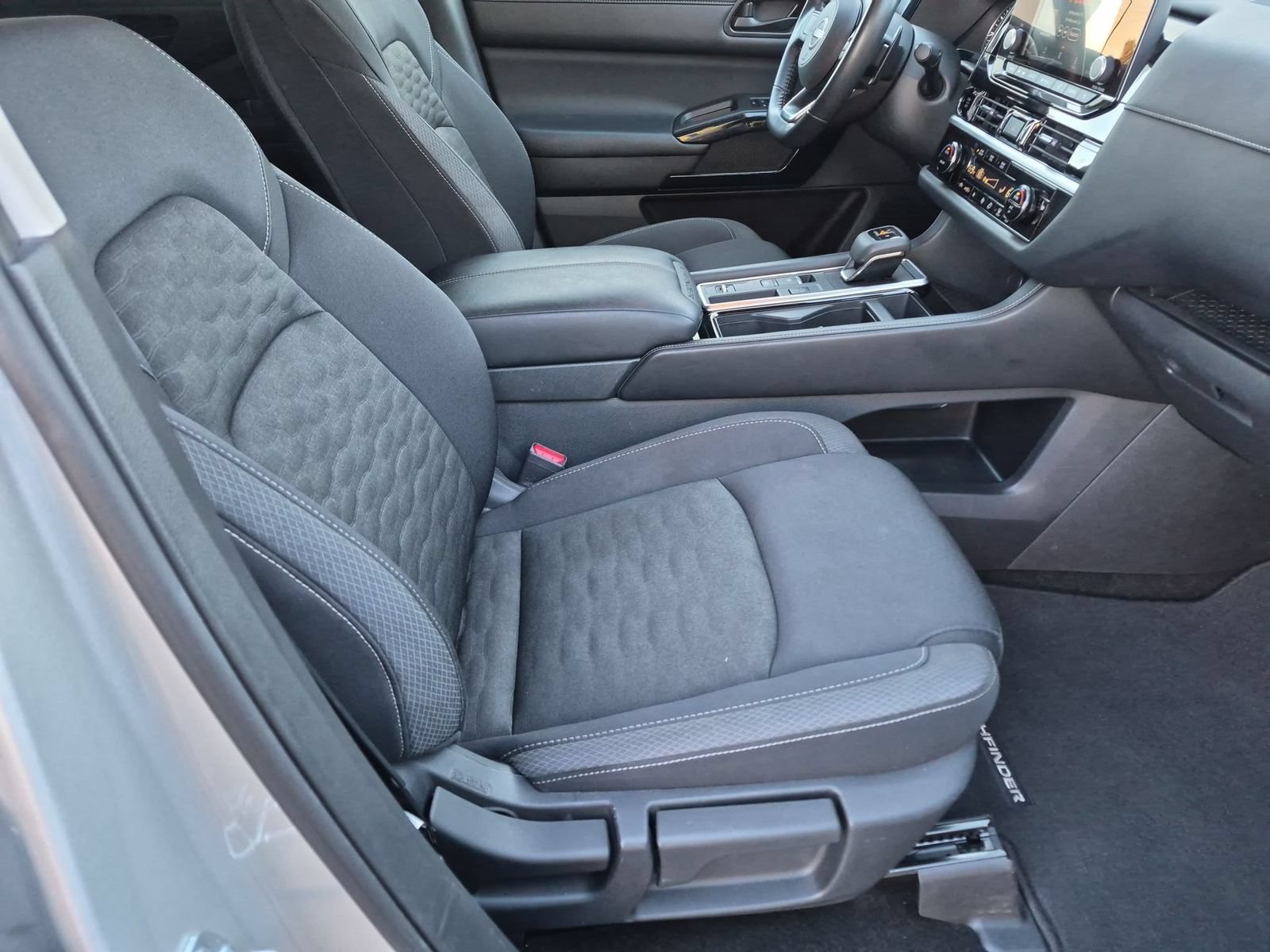 Used 2025 Nissan Pathfinder SV FWD image 19