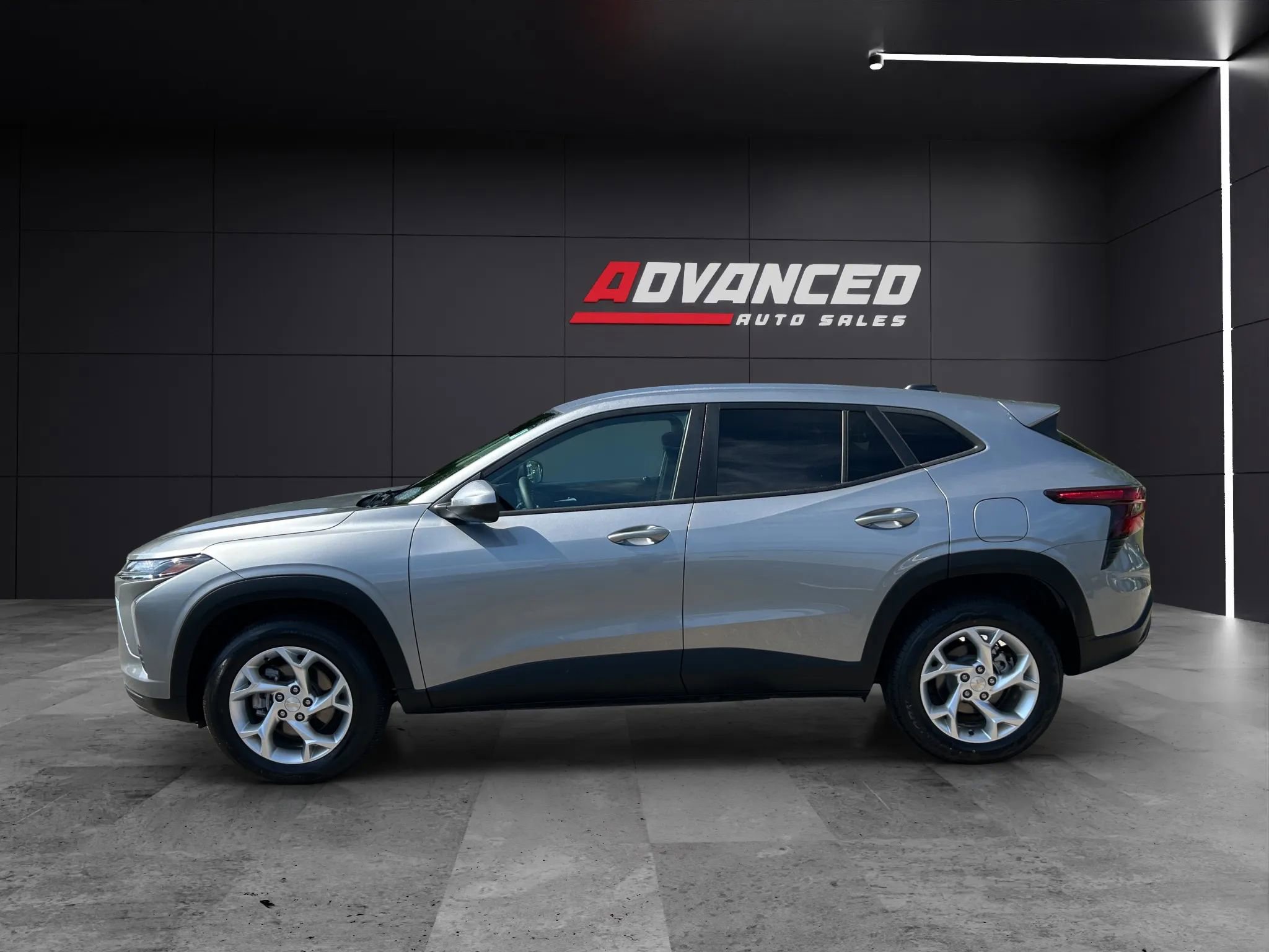 Used 2024 Chevrolet Trax LS w/ LS Convenience Package image 4