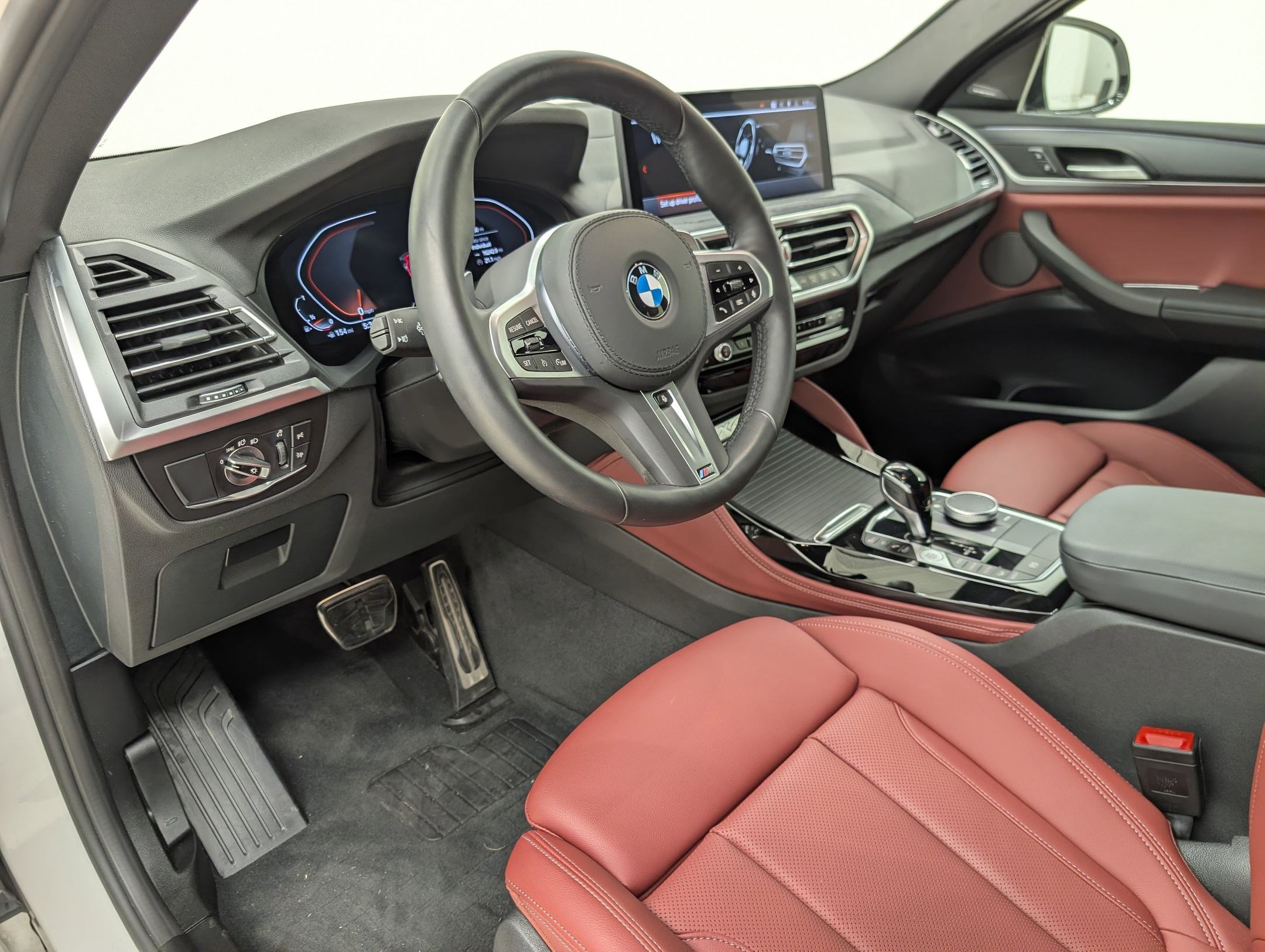 Certified 2025 BMW X4 xDrive30i w/ Premium Package image 4