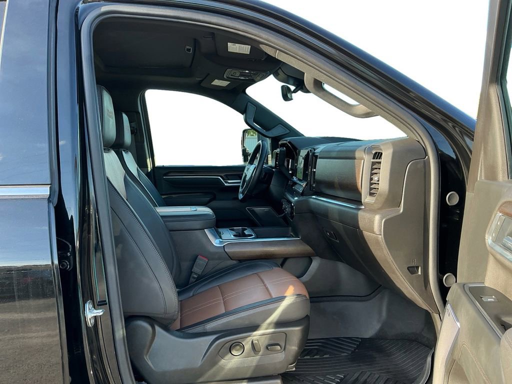 Used 2025 Chevrolet Silverado 2500 High Country w/ Technology Package AWD/4WD image 22