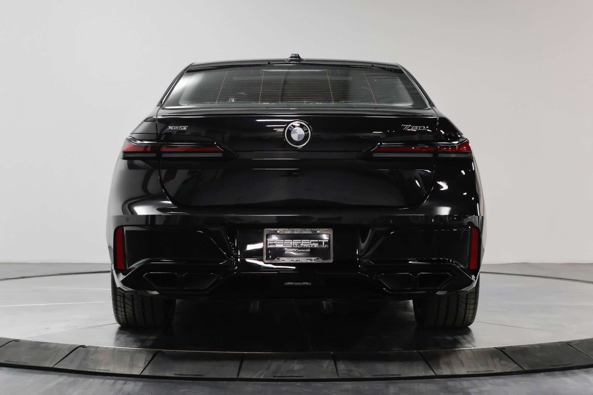 Used 2023 BMW 760i xDrive w/ Executive Package image 27