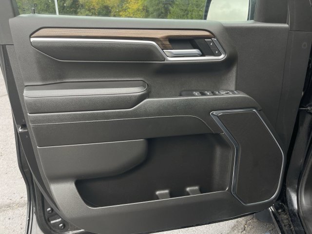 Used 2024 Chevrolet Silverado 1500 LT AWD/4WD image 23