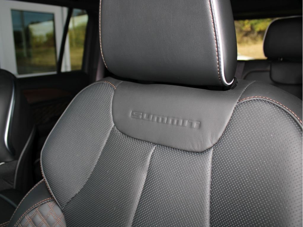 New 2025 Jeep Grand Cherokee Summit image 24
