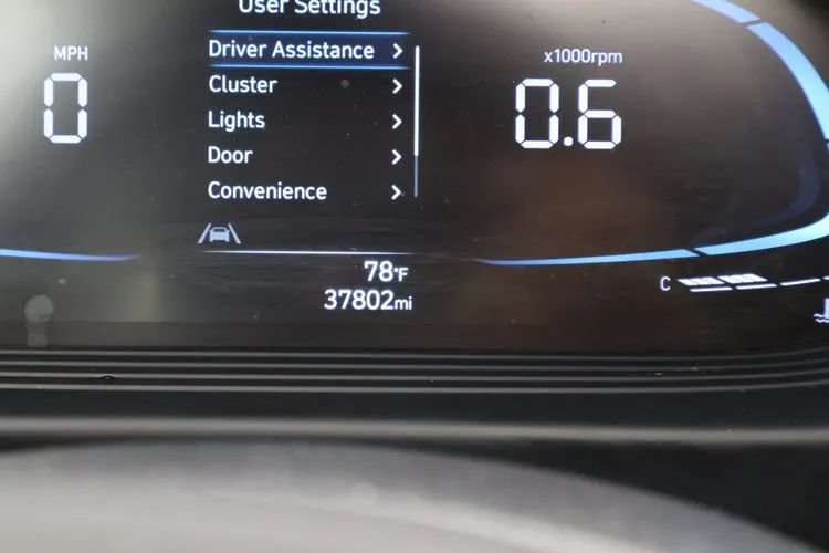 Used 2025 Hyundai Venue SEL FWD image 29