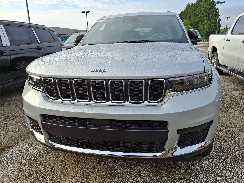 New 2025 Jeep Grand Cherokee L Laredo image 2