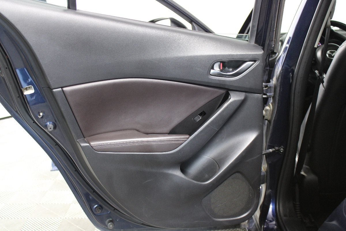 Used 2018 MAZDA MAZDA3 Grand Touring w/ Premium Equipment Package FWD image 43