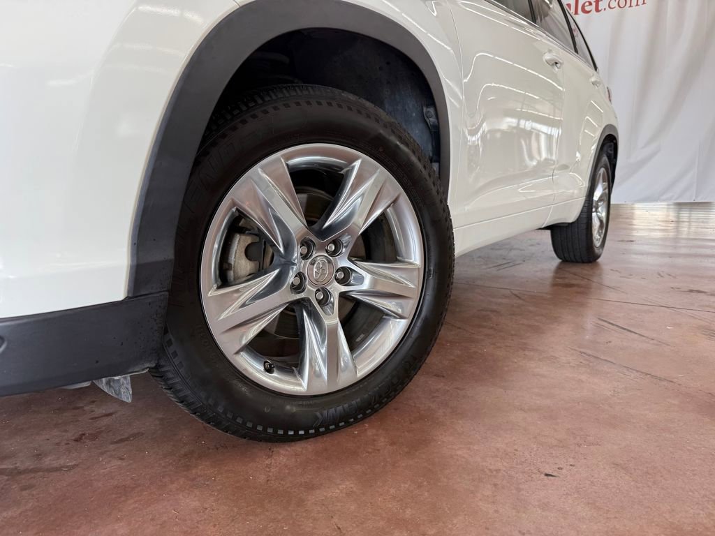Used 2014 Toyota Highlander Limited w/ Driver Technology Package image 23