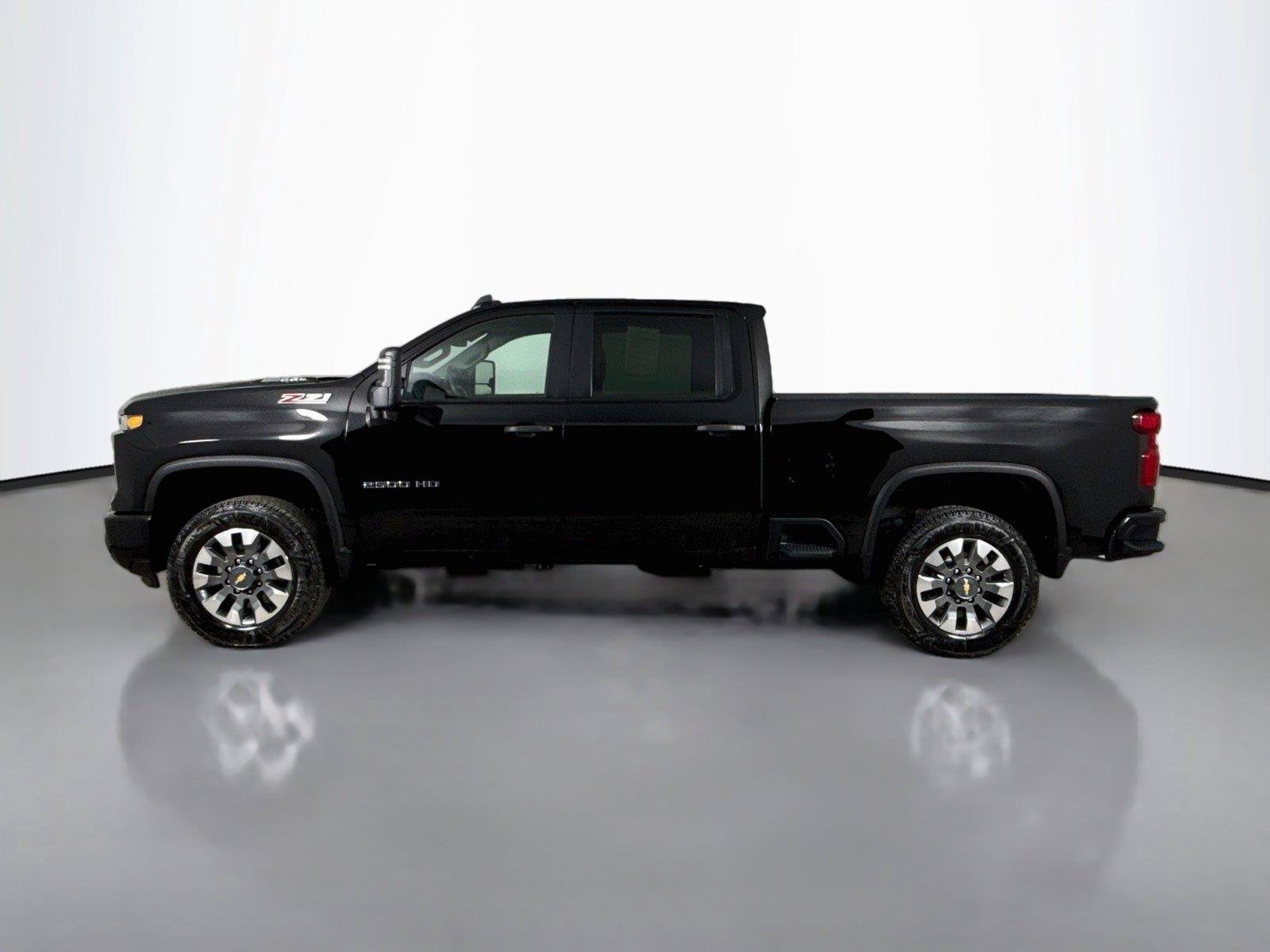 Used 2024 Chevrolet Silverado 2500 Custom w/ Custom Value Package AWD/4WD image 9