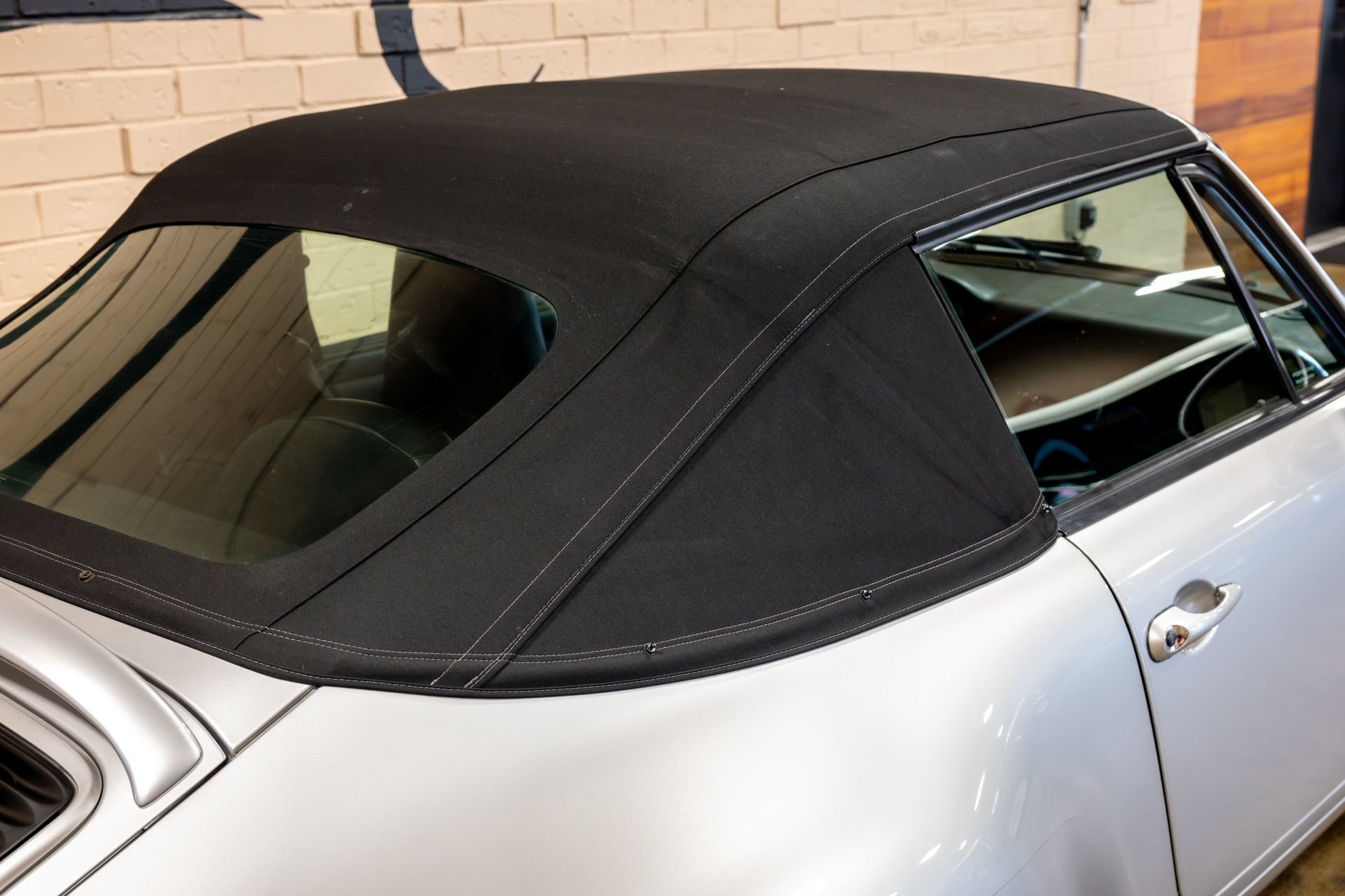 Used 1998 Porsche 911 Carrera RWD image 38