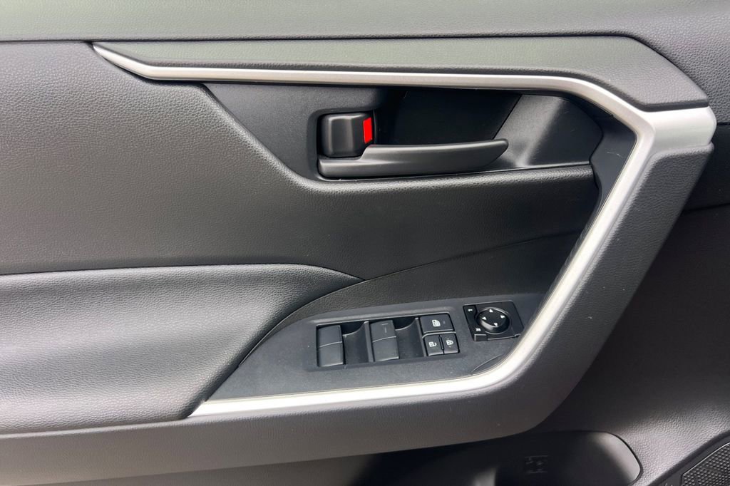 Certified 2021 Toyota RAV4 LE AWD/4WD image 10