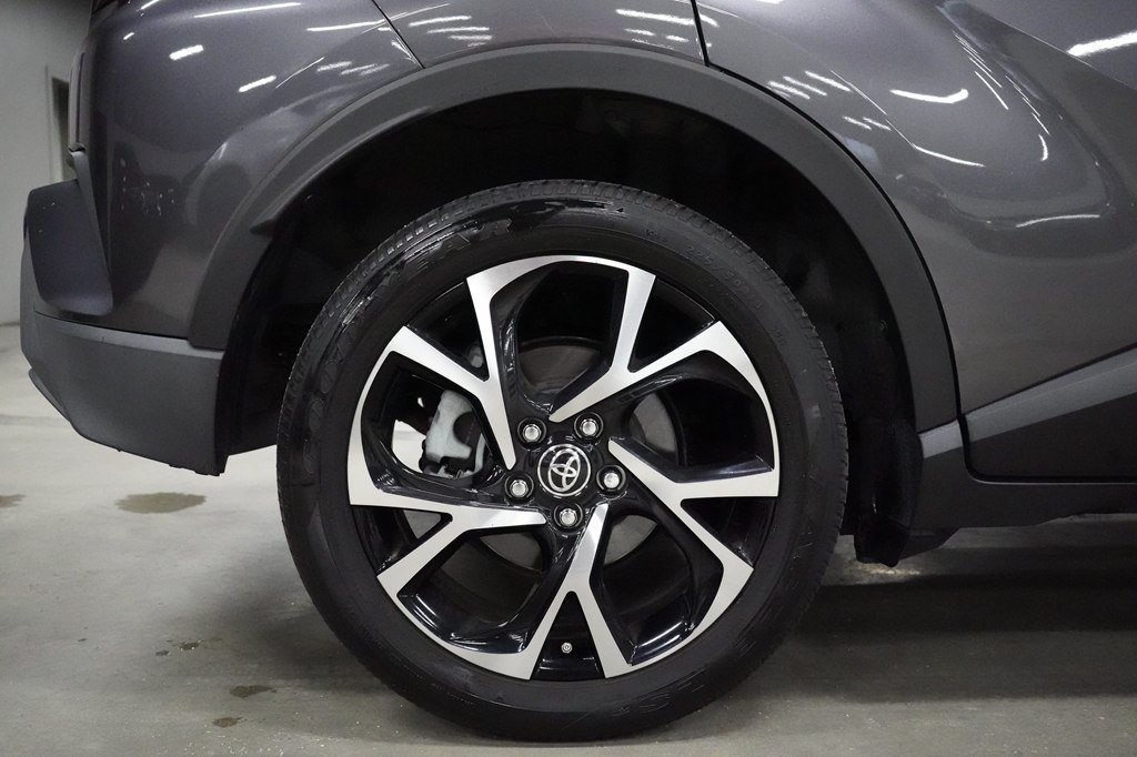 Used 2021 Toyota C-HR XLE FWD image 31