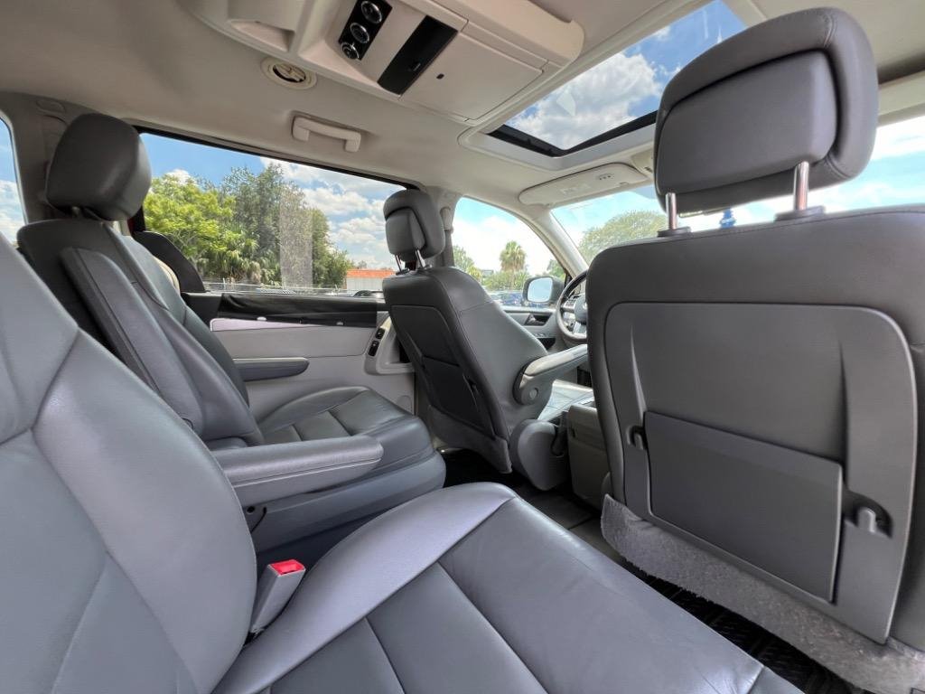 Used 2012 Volkswagen Routan SEL FWD image 23