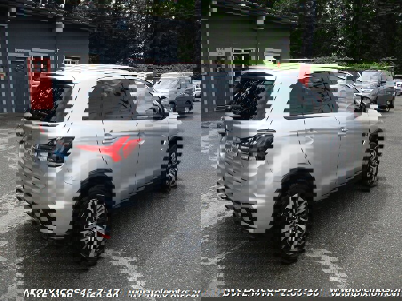 Used 2021 Mitsubishi Outlander Sport SE image 3