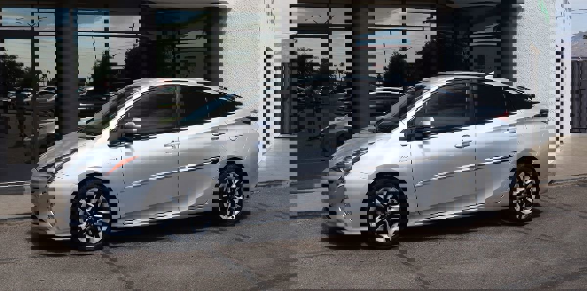 Used 2016 Toyota Prius Three Touring FWD image 7