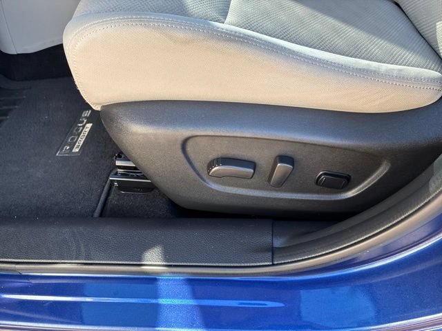 Used 2018 Nissan Rogue Sport SV w/ SV Technology Package AWD/4WD image 15