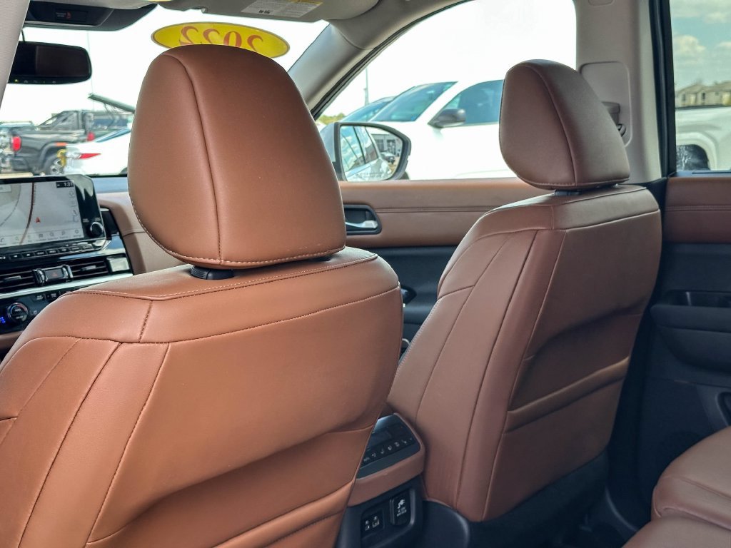 Used 2022 Nissan Pathfinder Platinum w/ Cargo Package FWD image 18