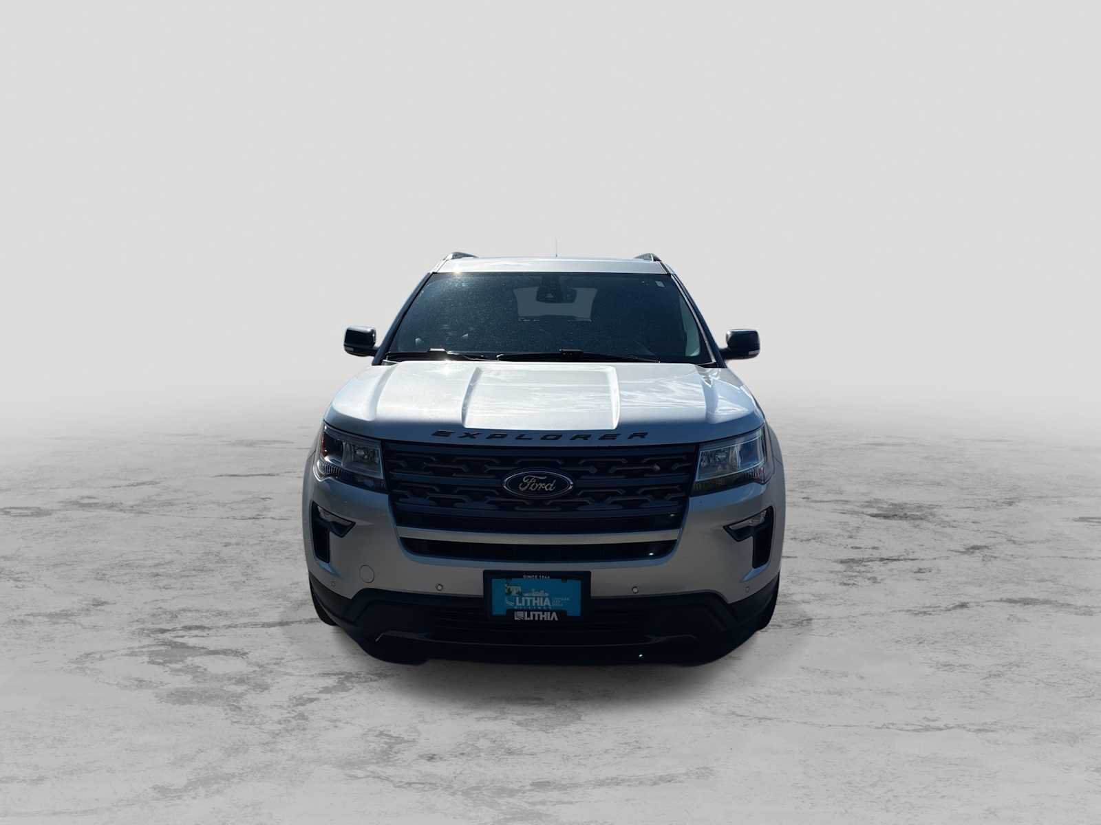 Used 2018 Ford Explorer XLT w/ Equipment Group 202A AWD/4WD image 3