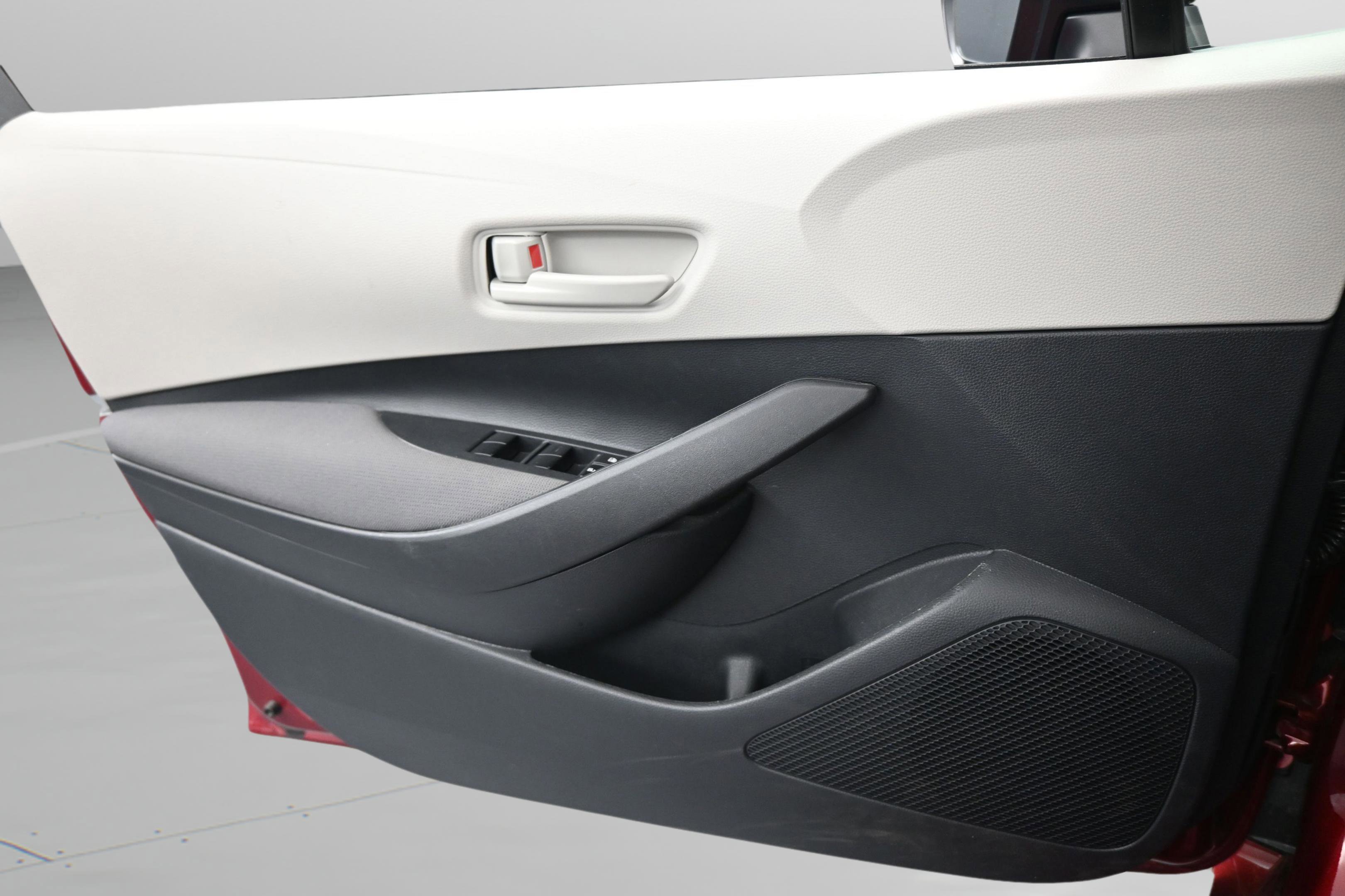 Certified 2025 Toyota Corolla LE FWD image 32