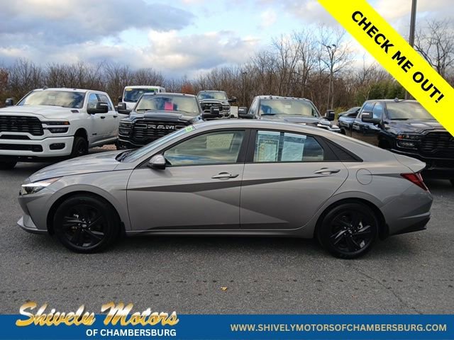 Used 2023 Hyundai Elantra SEL FWD image 3